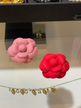 Chanel Camellia Flower Brooch – Elegant Luxury Fashion Accessory