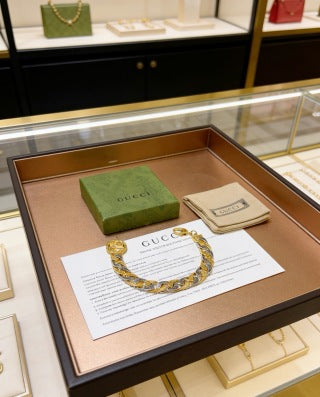 Gucci Interlocking G Twisted Chain Crystal Link Bracelet