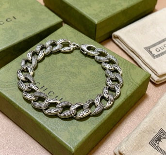 Gucci GG Engraved Oval Link Chain Bracelet